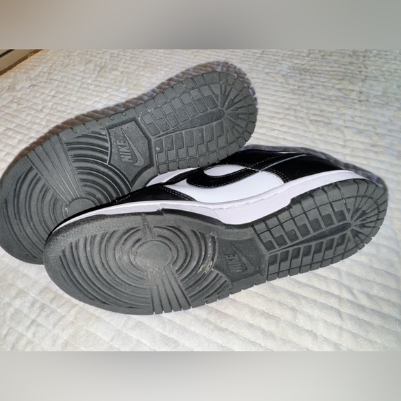 Women’s Nike Dunk Low Retro Shoes - Picture 5 of 6